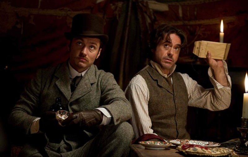 Sherlock Holmes dansează pe muzică lăutărească, la cinema