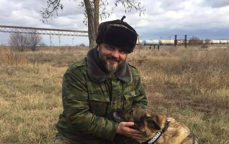 Povestea emoționantă a instructorului de câini de serviciu care adoptă toate animalele pe care le antrenează: „Dacă trec prin mâinile mele trebuie să moară la mine în curte”