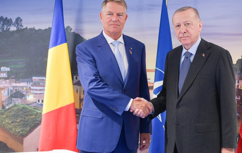 „Ce mai face Hagi?”, l-a întrebat Erdogan pe Iohannis la întâlnirea de la Madrid. Răspunsul președintelui
