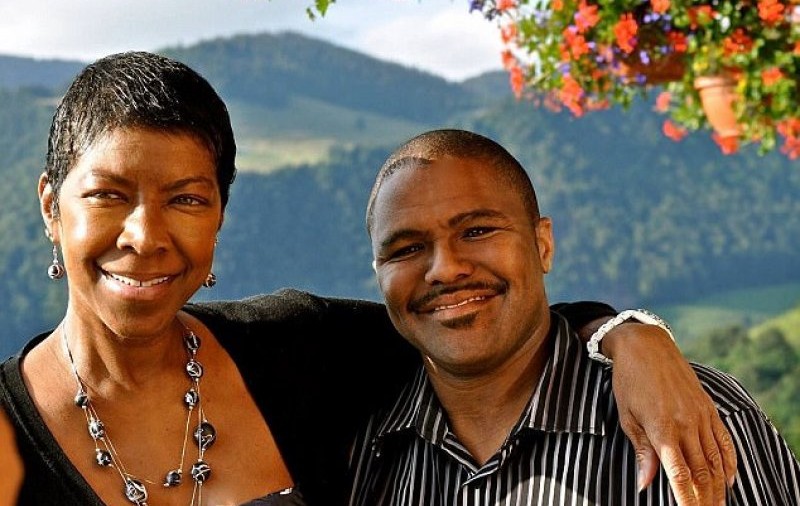 Fiul cântăreței Natalie Cole a murit la 39 de ani. A fost găsit fără suflare de către un prieten