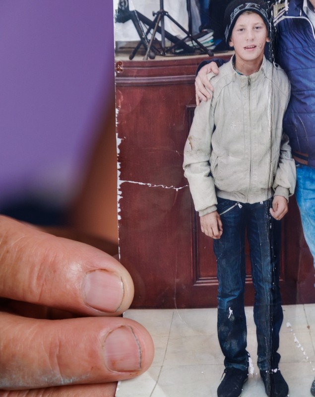 Pe urmele lui Ionuţ Geană, copilul dispărut după ce a fost dus de rude la un saivan din Tulcea unde era „om de curte”.  „L-am văzut când pleca cu o maşină roşie, cu unu’ tatuat”