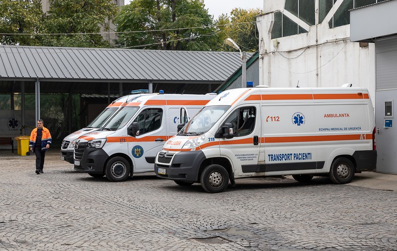 Două fetițe din Satu Mare, mama și bunica lor, la spital, după ce s-au spălat pe cap cu șampon pentru oi