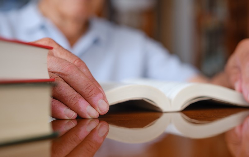 Povestea bărbatului care a absolvit liceul la 82 de ani: „Niciodată nu e prea târziu să studiezi”