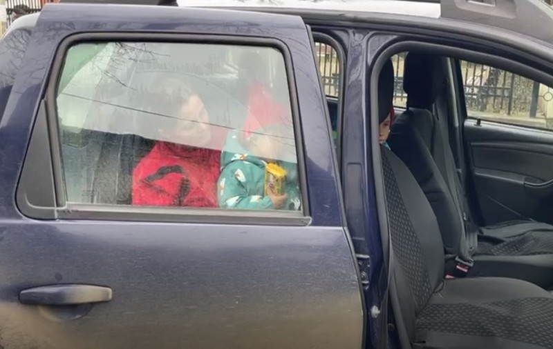 O femeie din Iași și-a lăsat copiii într-un centru de plasament și a plecat din țară, după ce s-a îndrăgostit pe Facebook: „Cel mare chiar voia să ajungă la centru”