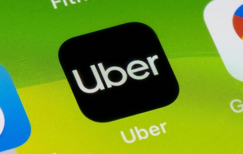 Uber introduce „Travel Mode”, un nou serviciu care le permite turiștilor să rezerve hoteluri direct din aplicația de ride-sharing