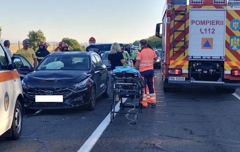 Trafic blocat pe DN 22B după o tamponare în lanț cu șase autoturisme pe digul Dunării, între Brăila și Galați