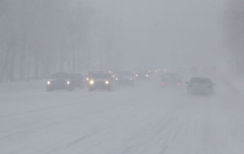 Se întâmplă ACUM! Ninsori ABUNDENTE și temperaturi SCĂZUTE