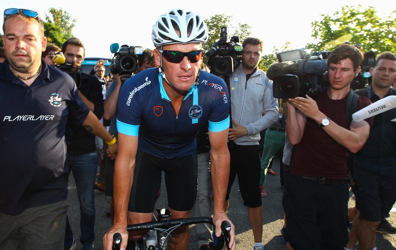 Lance Armstrong a pedalat pe șoselele din Turul Franței
