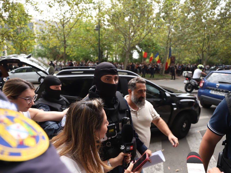 Omul de afaceri Ionel Rusen, apropiatul lui Călin Georgescu, adus pentru audieri la DIICOT. Foto: Libertatea/ Dumitru Angelescu