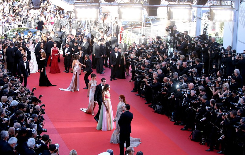 Bella Hadid și-a arătat lenjeria intimă pe covorul roșu de la Cannes. Emily Ratajkowski, ținută provocatoare | FOTO ÎN ARTICOL