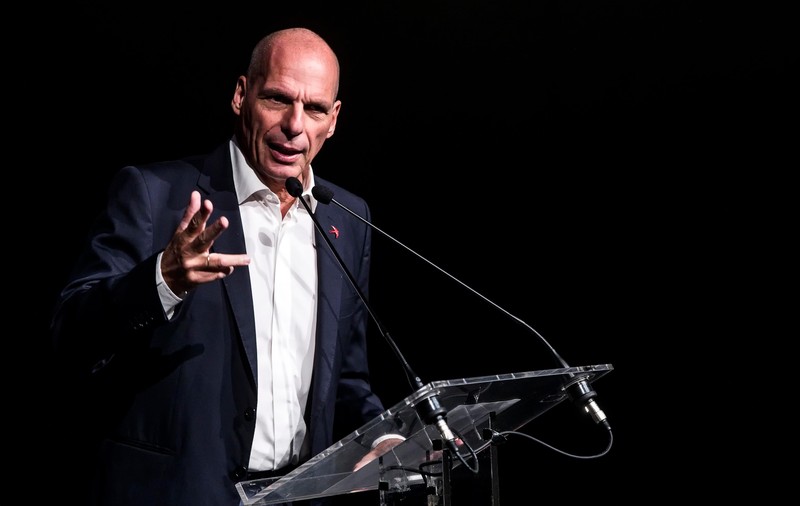 Fostul ministru grec de finanțe, Yanis Varoufakis, bătut cu sălbăticie în centrul Atenei. A ajuns la spital cu răni multiple