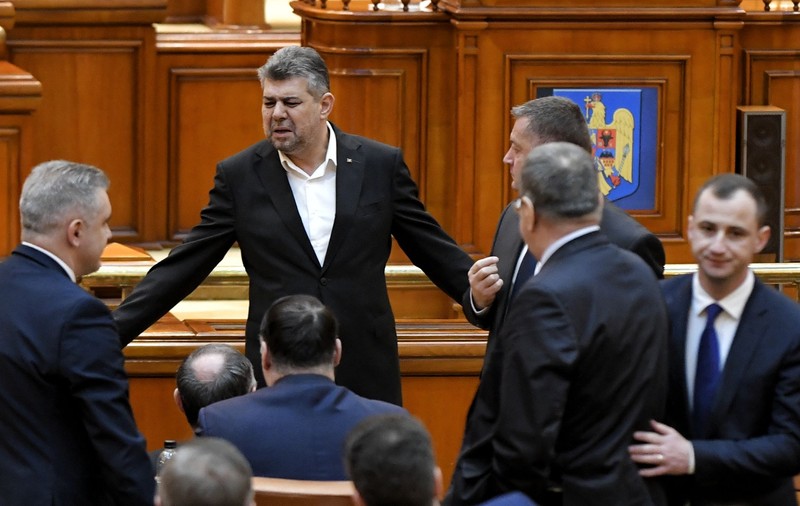 Absențe în PSD, înainte de votul moțiunii. Doi parlamentari în carantină, unul internat. Marcel Ciolacu amenință că îi va exclude din partid