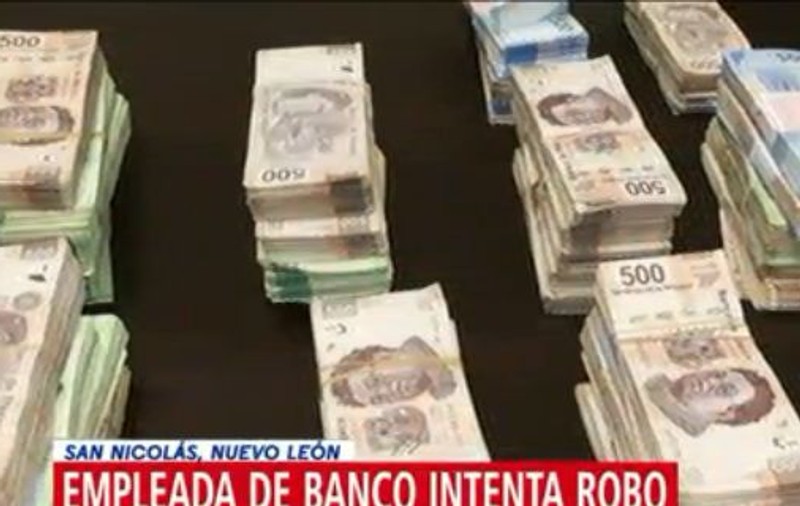 O angajată la bancă a fost prinsă când încerca să plece cu banii furați în geantă