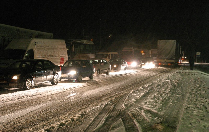Marile artere din Bucureşti vor fi închise la miezul nopţii