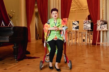 Îi lipsesc și plimbările lungi, și pantofii cu toc, spune artista