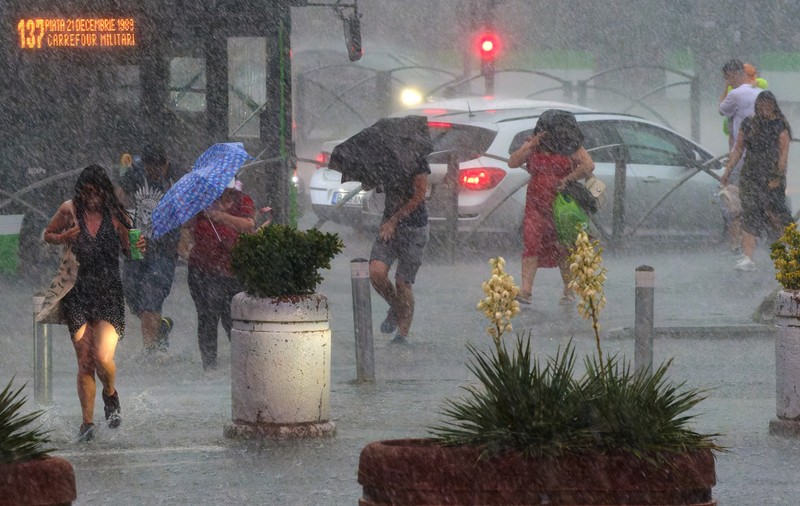 București și Ilfov, sub cod portocaliu de vijelie și ploi torențiale. Mesaj RO-Alert: „Evitați deplasările”