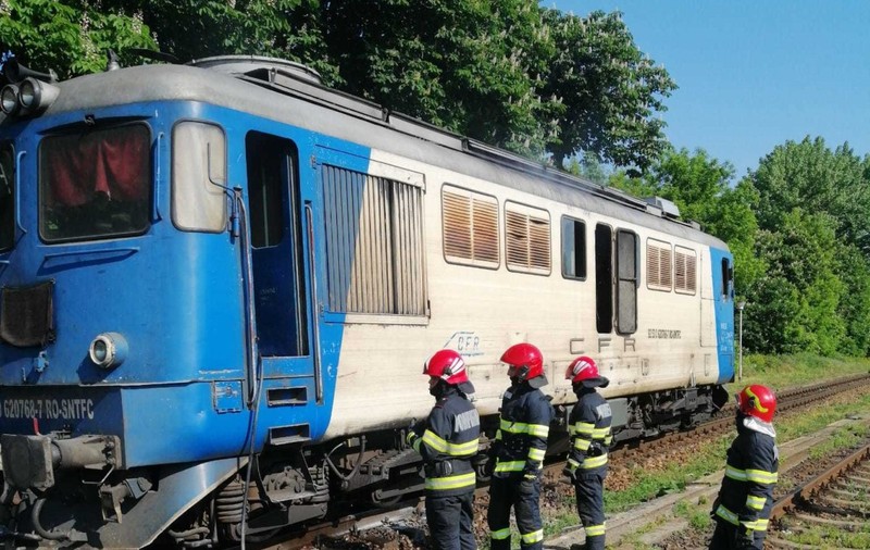 Incendiu la un tren, în Iaşi. 200 de călători au coborât din vagoane