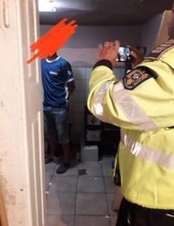 Agresorul, găsit de polițiști în casa în care nu avea voie să intre