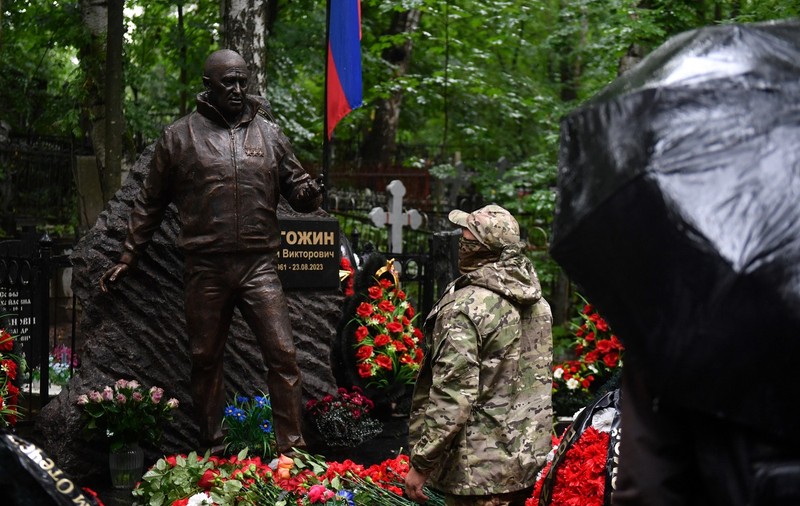 Cultul lui Prigojin îl bântuie pe Putin. Fostul șef al mercenarilor Wagner, omagiat ca un „patriot” la un an de la moartea sa