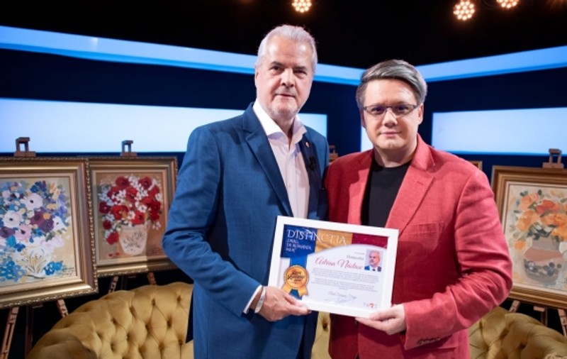 Adrian Năstase, premiat de Fuego la TVR. Cum este descris fostul premier, condamnat pentru corupţie:  "Demnitatea îi este carte de vizită"