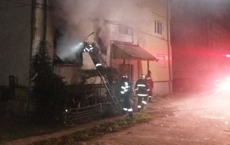 Explozie puternică într-un bloc din Arad. Deflagrația a fost provocată intenţionat