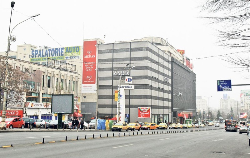 Vindeau haine de bazar în magazinul Unirea