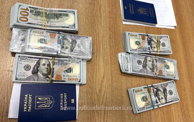 Două femei din Ucraina au încercat să intre în România cu zeci de mii de dolari ascunși în pantofi