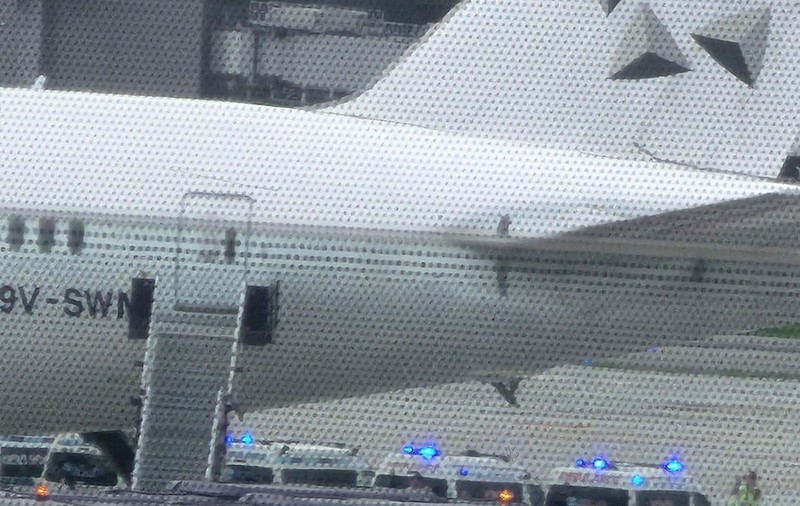 Douăzeci de persoane din avionul Singapore Airlines, lovit de turbulenţe severe, la terapie intensivă: „Am fost aruncat în tavan”