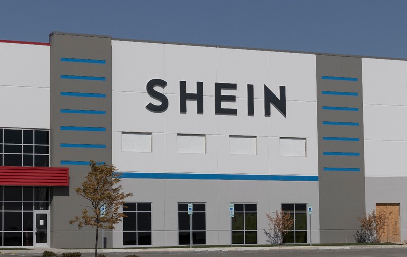 Shein se listează la Bursa din Hong Kong, deși valoarea companiei a scăzut cu 75% în ultimii 4 ani
