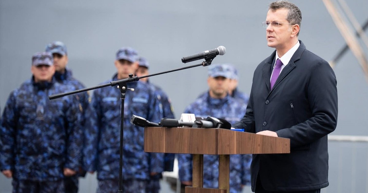 Ionut Moșteanu la o ceremonie ca ministru al Apărării Naționale