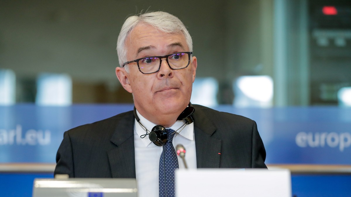 Bohnert ar colabora cu serviciile secrete