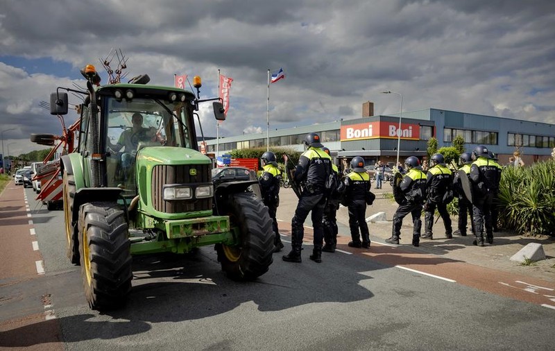 Protestele violente ale fermierilor în Olanda: Focuri de armă trase de poliție în Heerenven