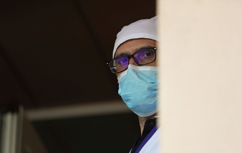 Mai multe cadre medicale din Galați au fost amendate pentru că nu purtau măști de protecție în spital