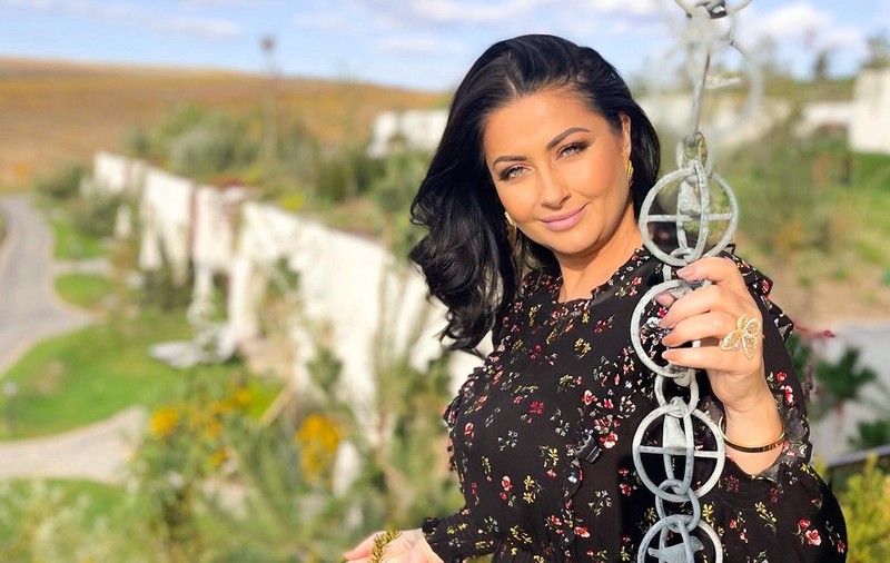 Imagini cu Gabriela Cristea pe patul de spital. Vedeta a ajuns la camera de gardă, după ce i s-a făcut rău