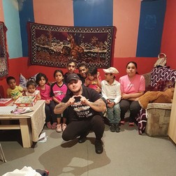 Fotografia postată pe Facebook de Andrei Columb, alături de familia Găman
