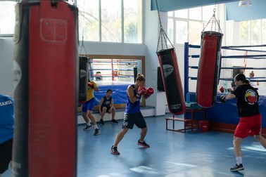 Coregrafia fără muzică a sportivelor din boxul feminin