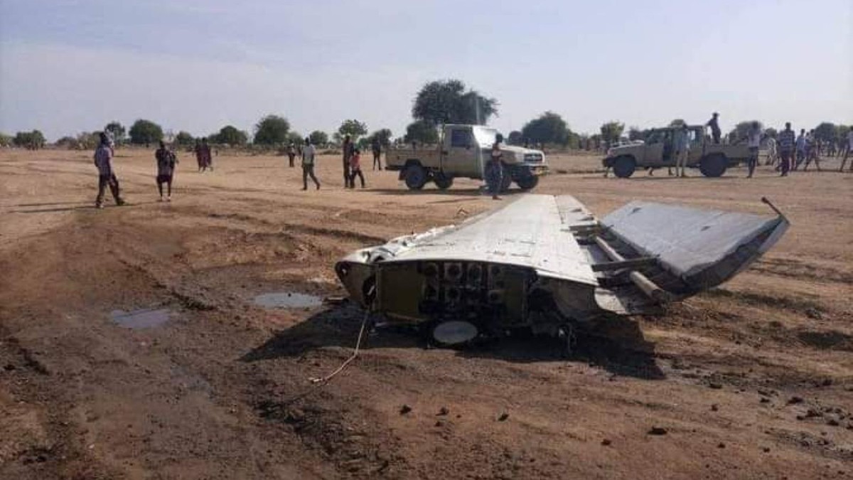 O bucată dintr-un avion Antonov 26 prăbușit la 8 februarie 2022, în Sudanul de Sud.