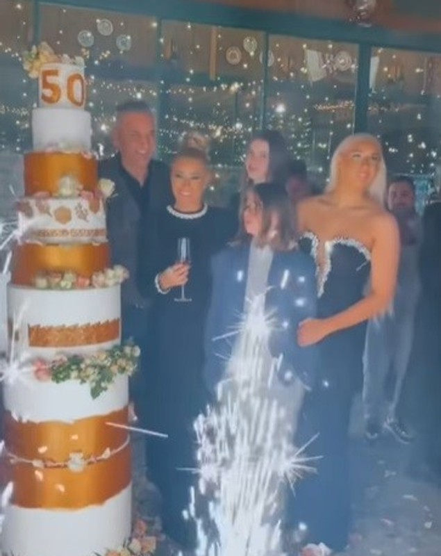 Anamaria Prodan, petrecere de lux la împlinirea a 50 de ani. A sărbătorit alături de Codrin Ștefănescu, pe muzica lui Jean de la Craiova