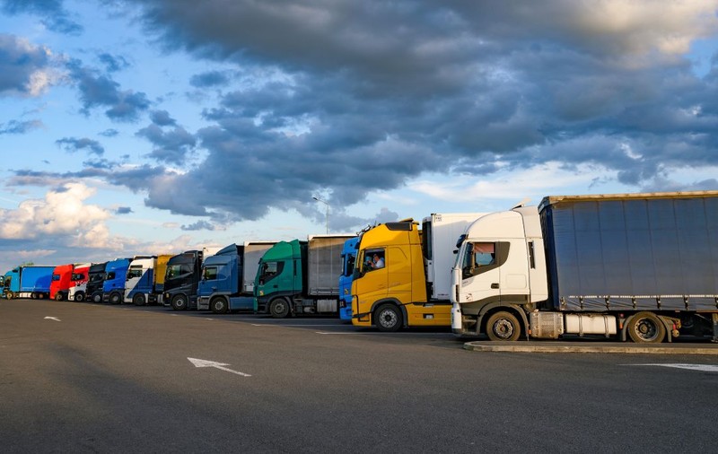 Cele 15 județe în care CNAIR le-a interzis șoferilor de TIR-uri să circule luni, cât e caniculă