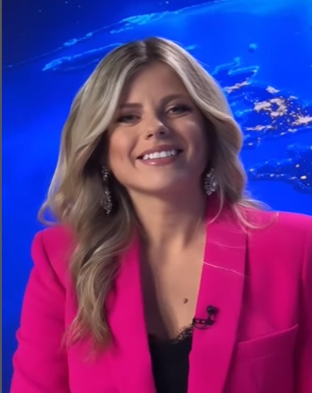 Roxana Hulpe a intrat în concediu: „Trebuie să mă opresc și să aștept”. Cine îi ține locul la PRO TV și când naște