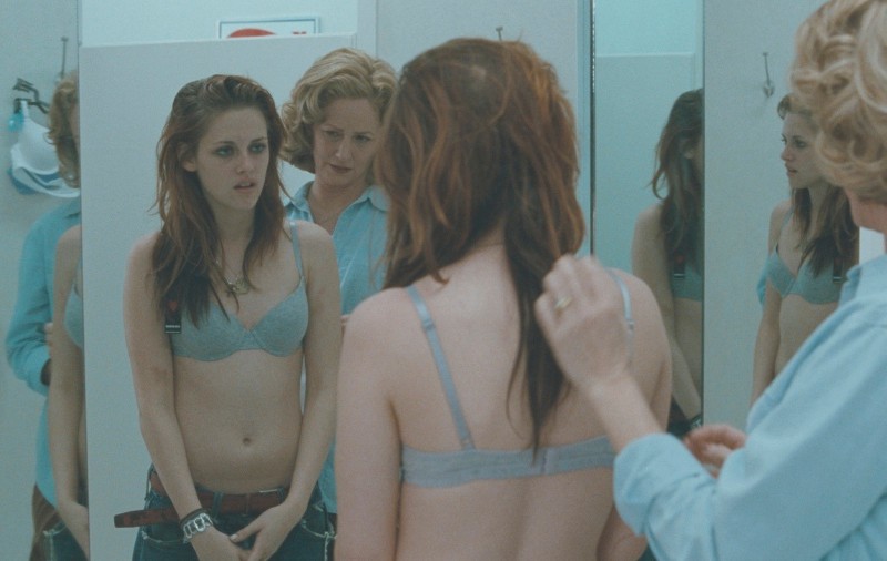 Kristen Stewart s-a simţit în largul ei în rol de striperiţă