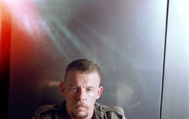 Alexander McQueen a lăsat un bilet înainte să se spânzure