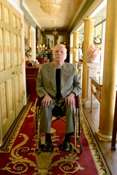 Larry Flynt, fondatorul revistei Hustler, oferă 1.000.000 $ pentru cine are înregistrări scandaloase cu Donald Trump
