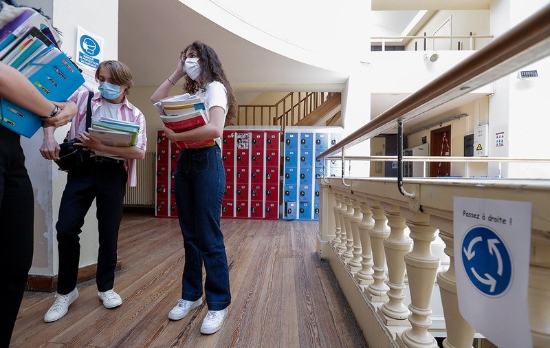 În Belgia, cazurile de COVID la persoane sub 19 ani au crescut cu 75% după începerea școlii. Profesoară română la Bruxelles: ”Nu s-a creat panică”