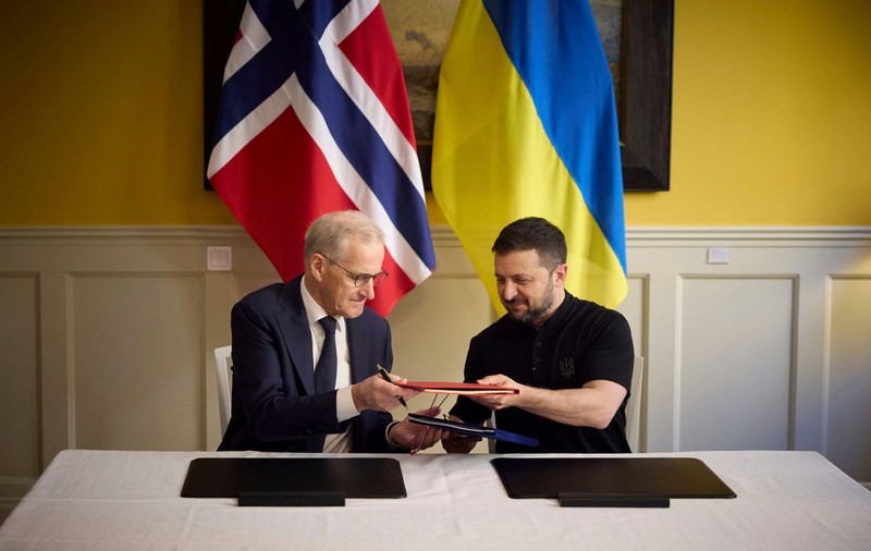 Norvegia s-a oferit să finanțeze producția de arme în Ucraina pe durata războiului cu Rusia