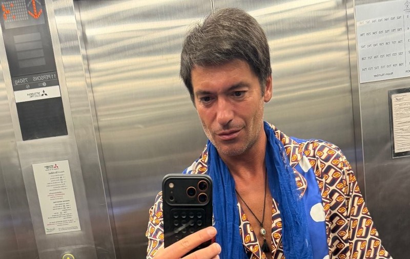 Alături de cine a apărut Radu Vâlcan în lift, în Thailanda, în timpul filmărilor pentru „Insula Iubirii” 2026: „Am puțină treabă”
