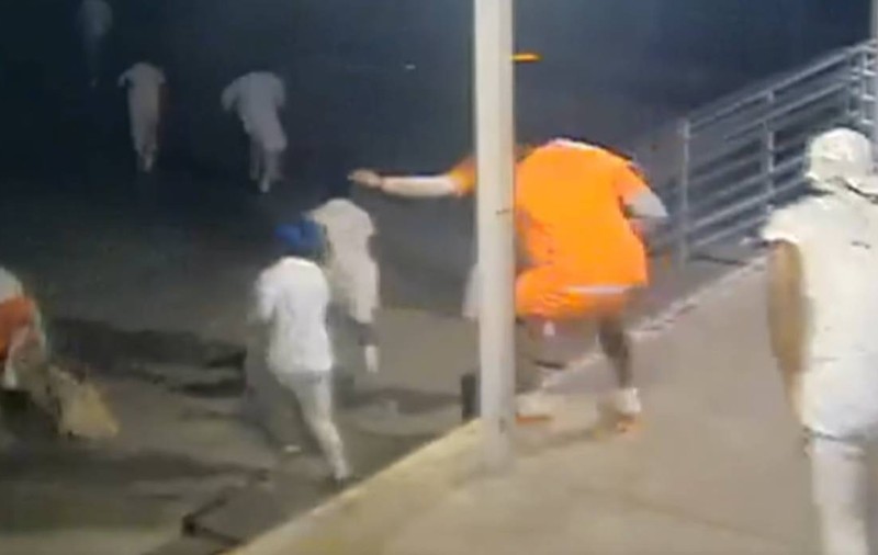 Evadare ca în filme: 10 deținuți au scăpat din închisoare printr-o gaură făcută în zidul din spatele toaletei, în SUA | VIDEO
