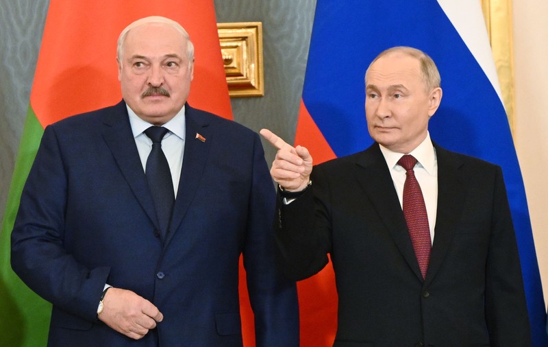 Vladimir Putin reia retorica nucleară. Propunerea făcută lui Aleksandr Lukașenko