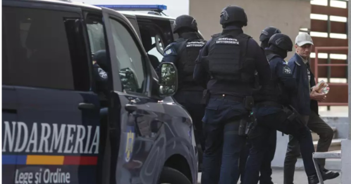 Alexandru Bălan adus cu duba de jandarmi la DIICOT, marți, 9 septembrie 2025