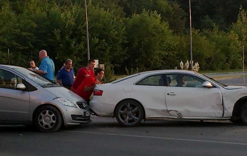 ACCDIENT GROAZNIC în Bucureşti! Victima a fost salvată ca-n filme  | FOTO